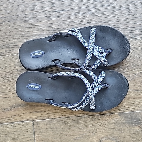 3/$15 Women's Teva Flip-flops Size 7 - Picture 1 of 7